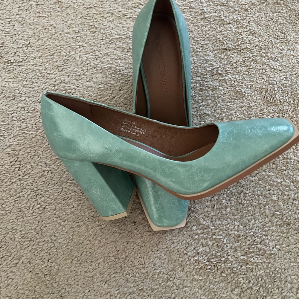 New, Never Worn Chic Mint Green Block Heel Pumps